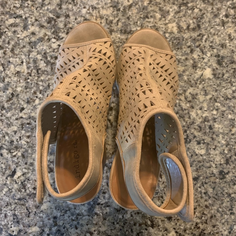 Indigo Rd. Perky Open Toe Suede Caged Block Heel - Picture 4 of 6